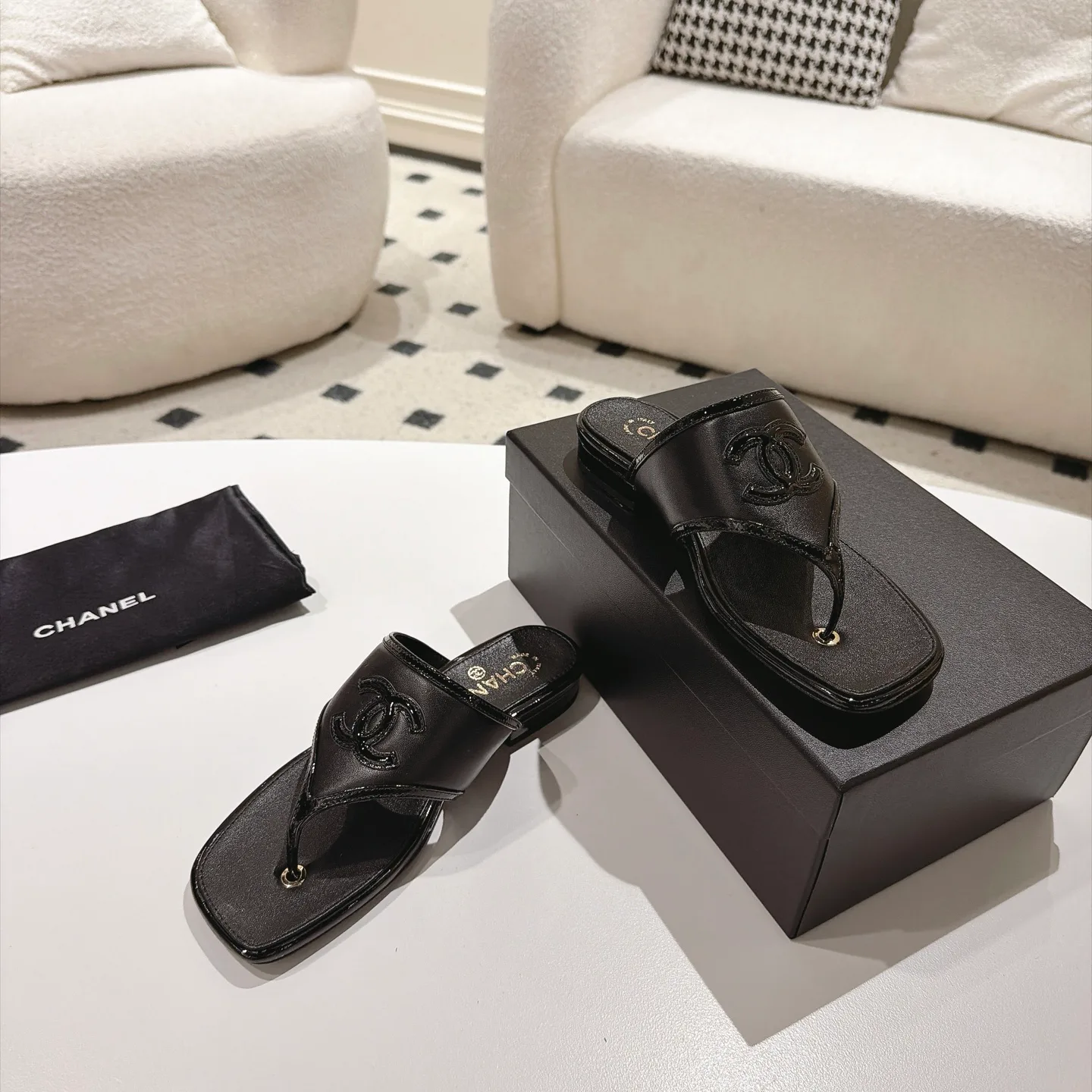 Women's Flip-Flops CHANEL 17802687