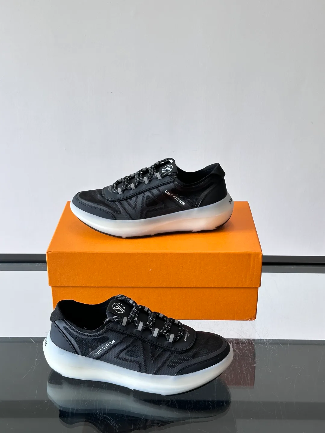 Men's Sneakers LOUIS VUITTON 17069297