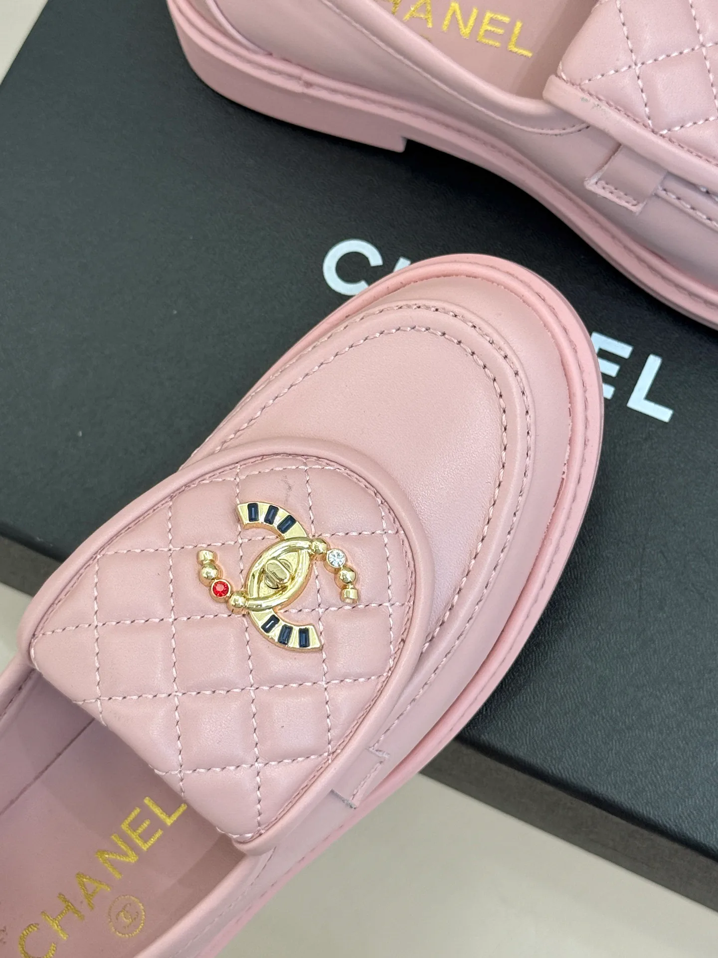 Women's Loafers And Moccasins CHANEL 17336063