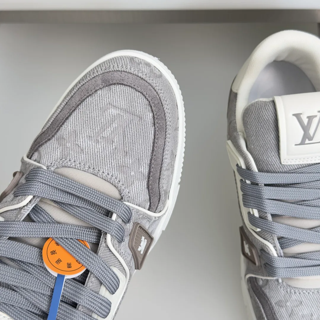 Women's Sneakers LOUIS VUITTON 17483689
