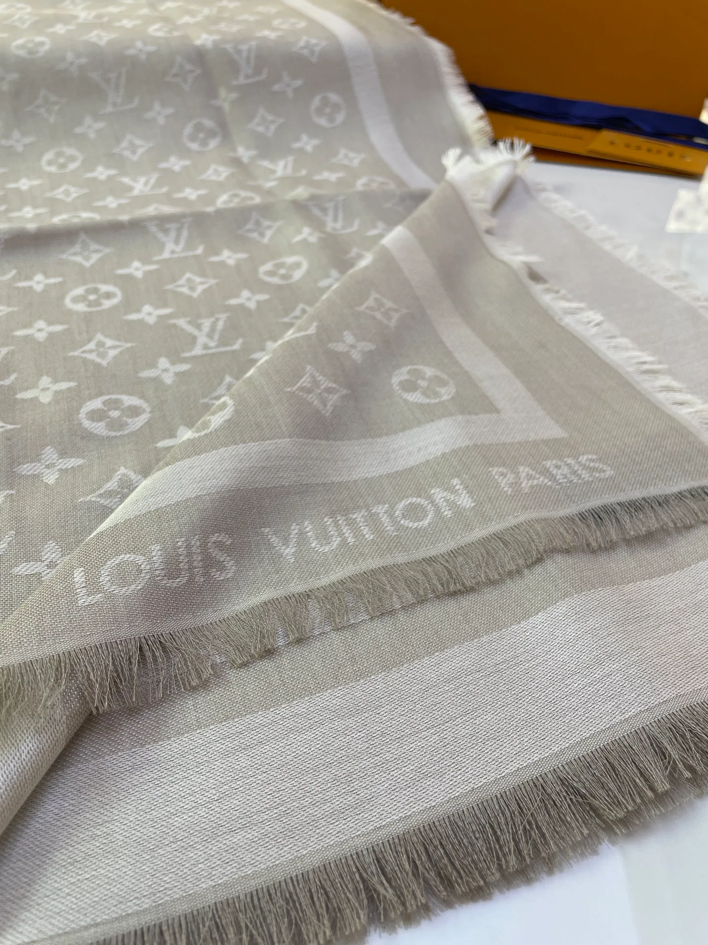 Scarves LOUIS VUITTON 17928307