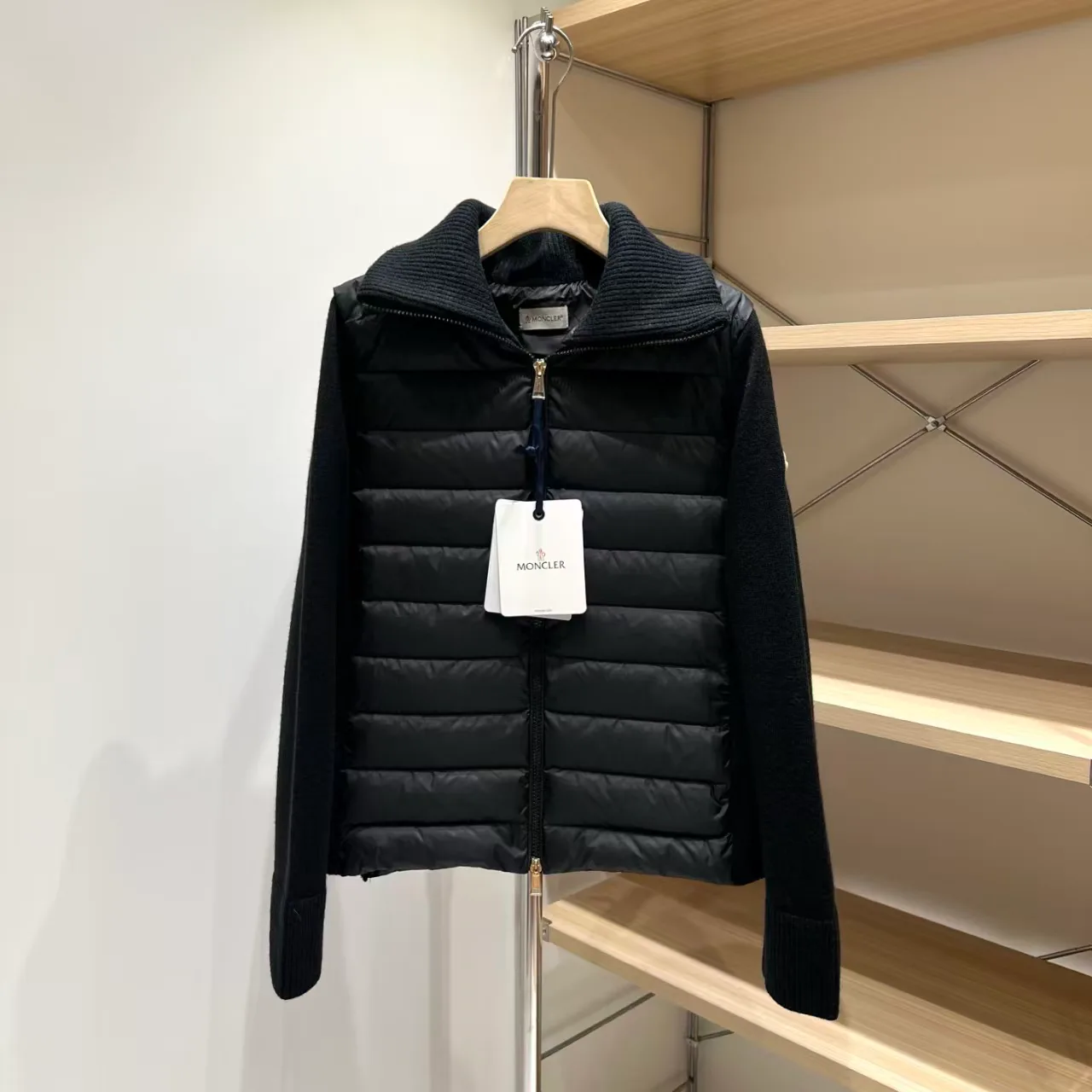 Women's Jackets And Down Jackets MONCLER 18131417