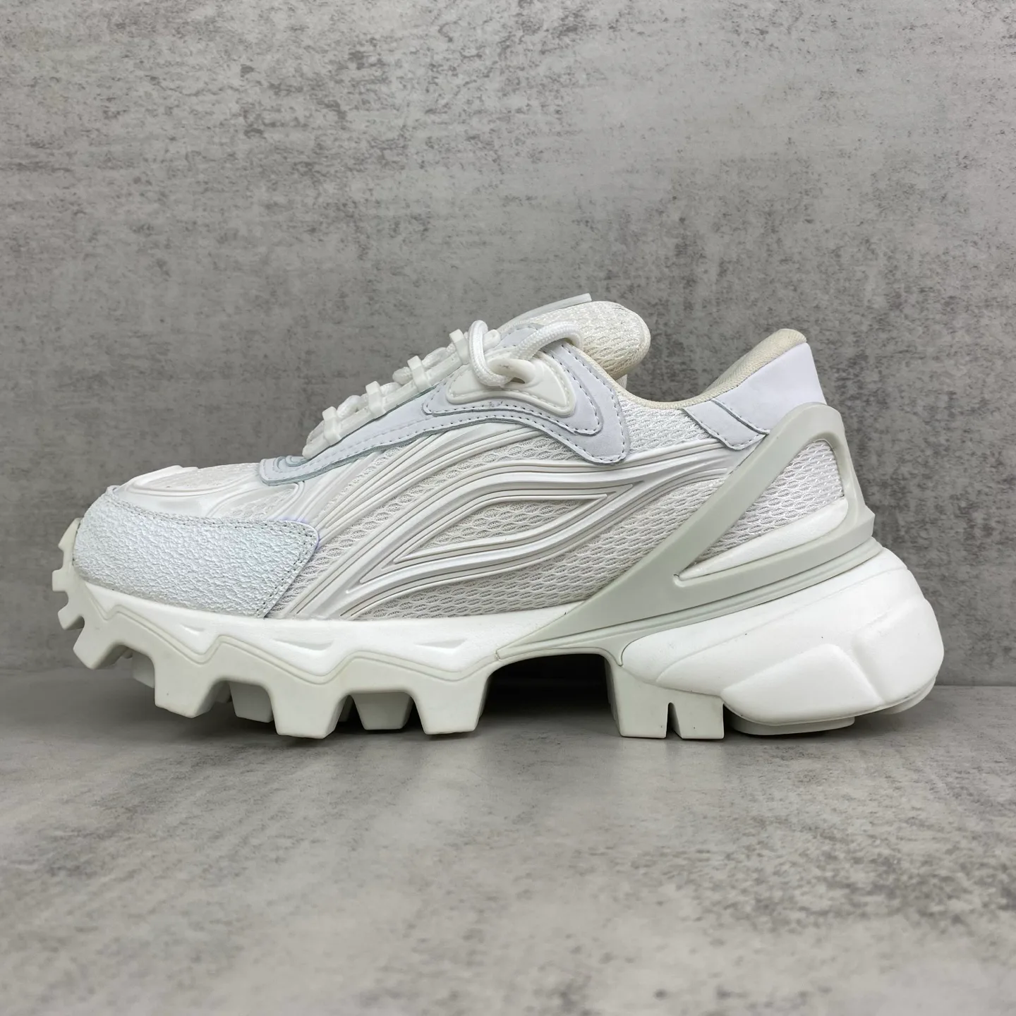 Women's Sneakers LOUIS VUITTON 18039581