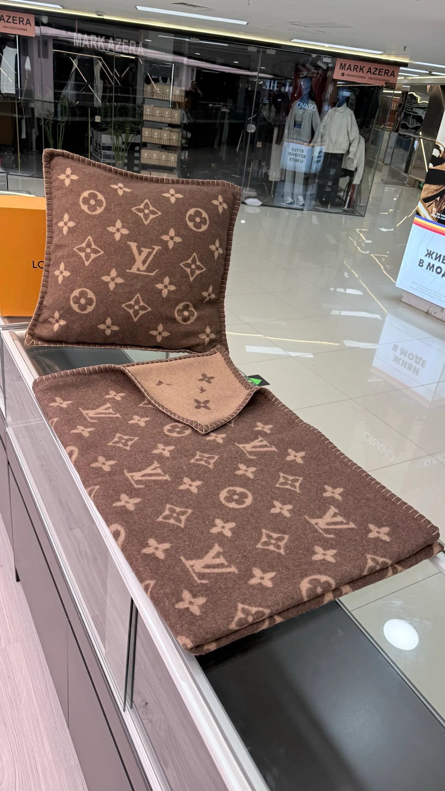 Textiles LOUIS VUITTON 18002645