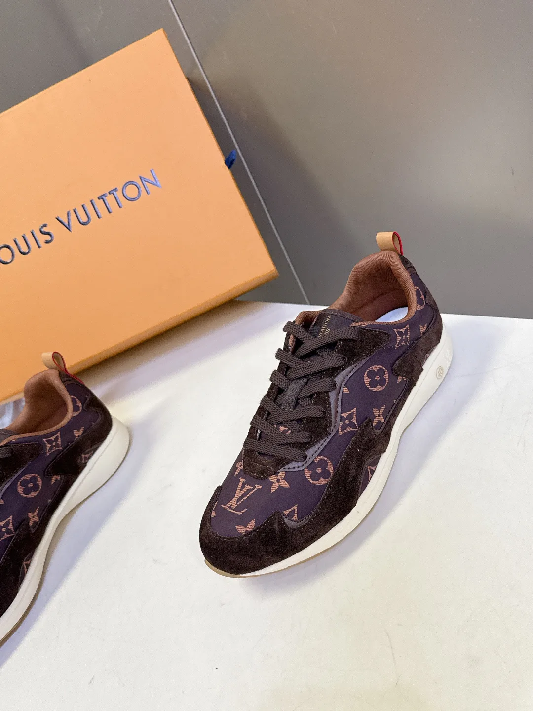 Men's Sneakers LOUIS VUITTON 18404690
