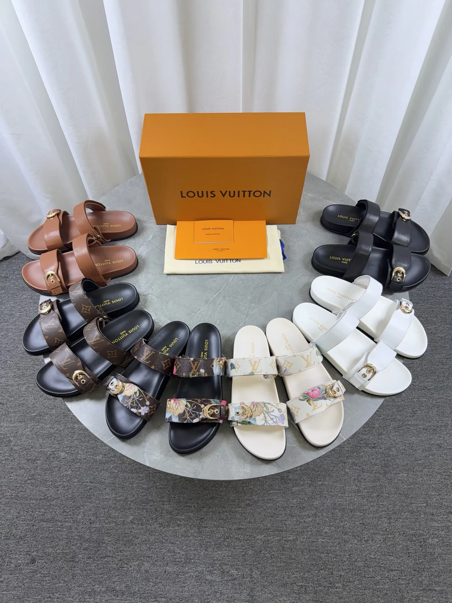 Women's Flip-Flops LOUIS VUITTON 17803870