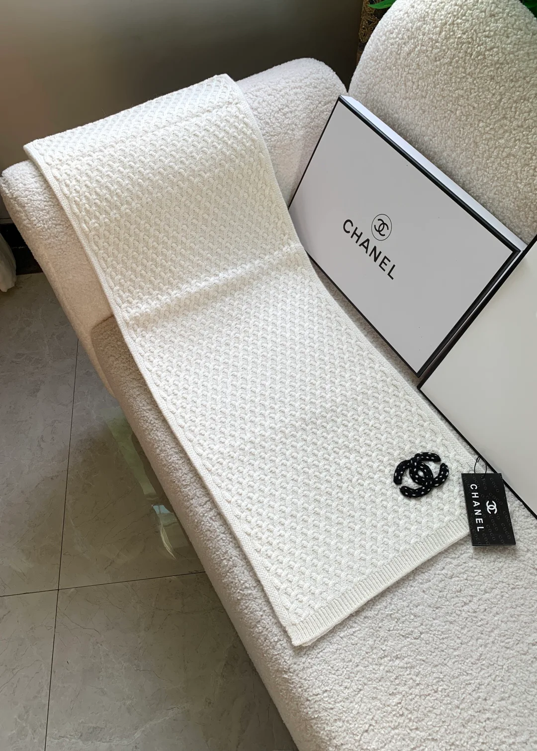 Шарфы Chanel 18555805