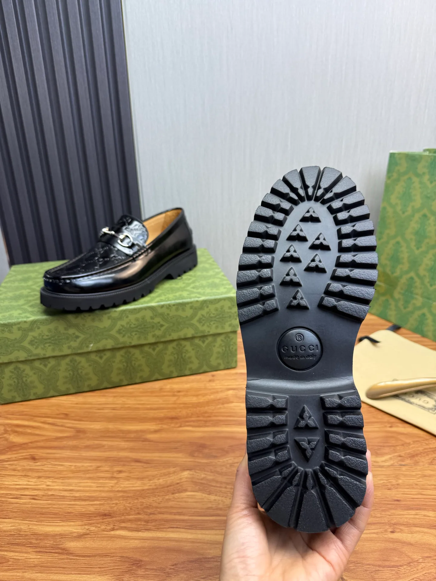 Men's Loafers And Dress Shoes GUCCI 17851632