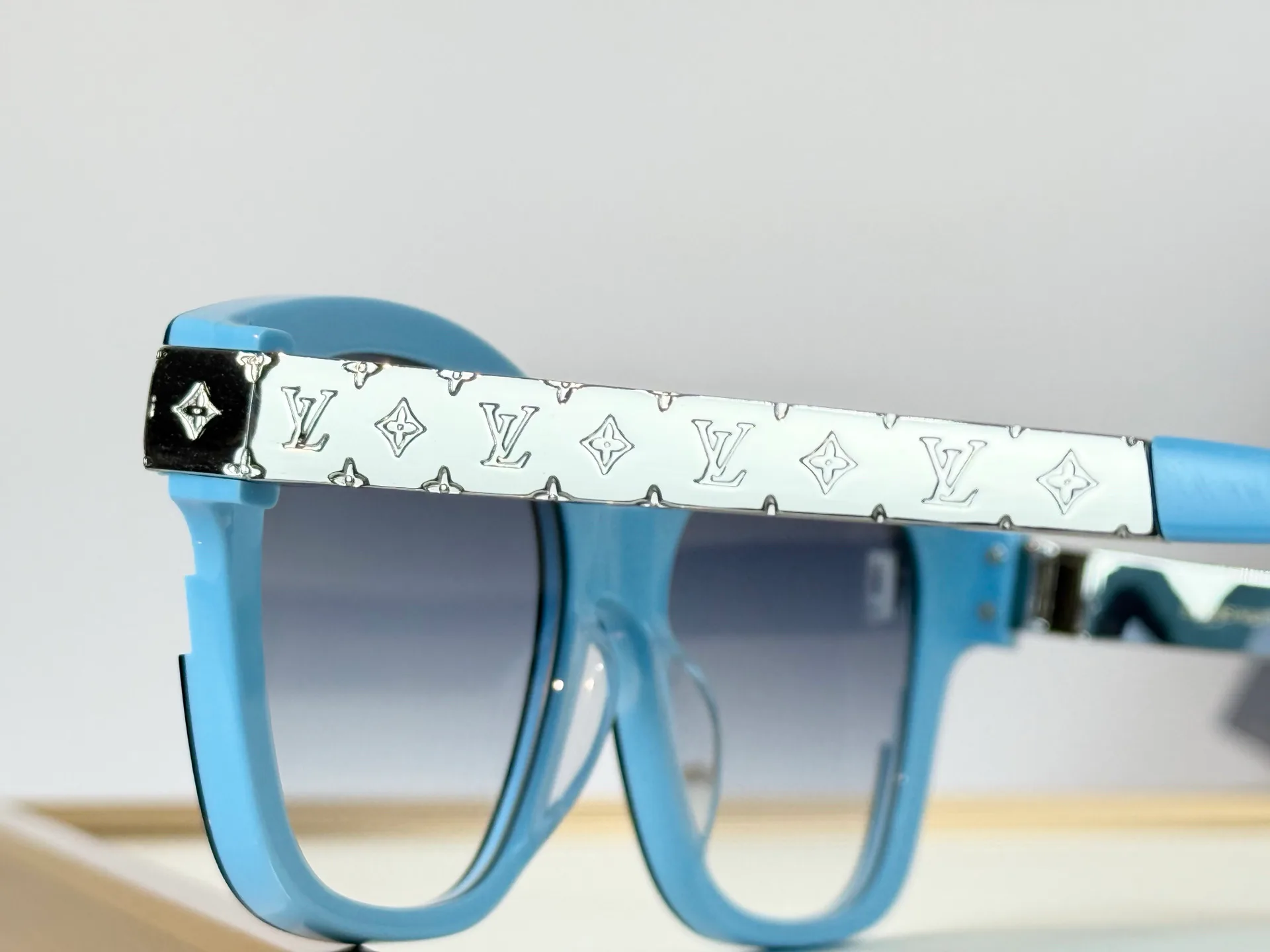 Glasses LOUIS VUITTON 18118323
