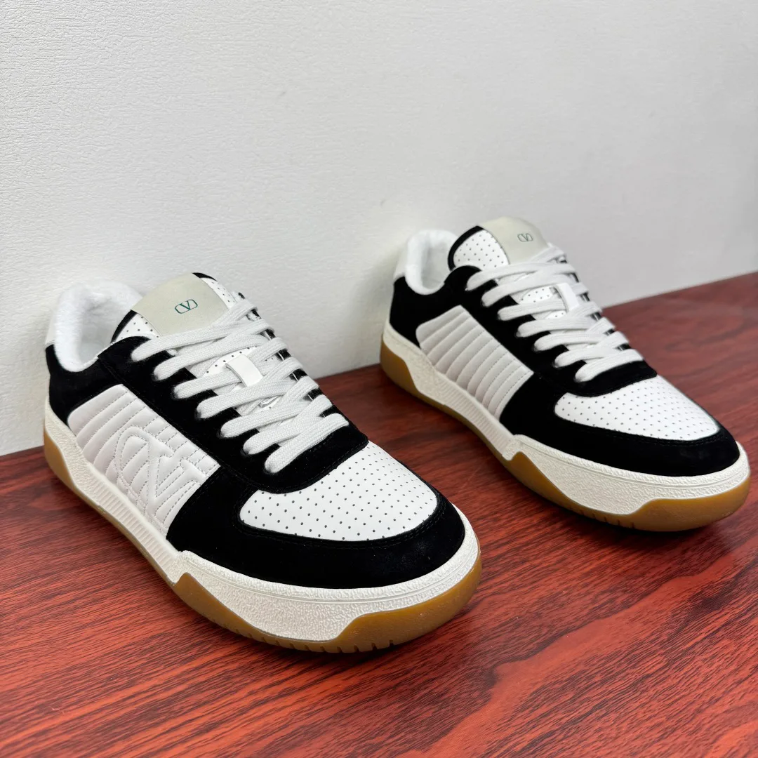 Men's Sneakers VALENTINO 18243516