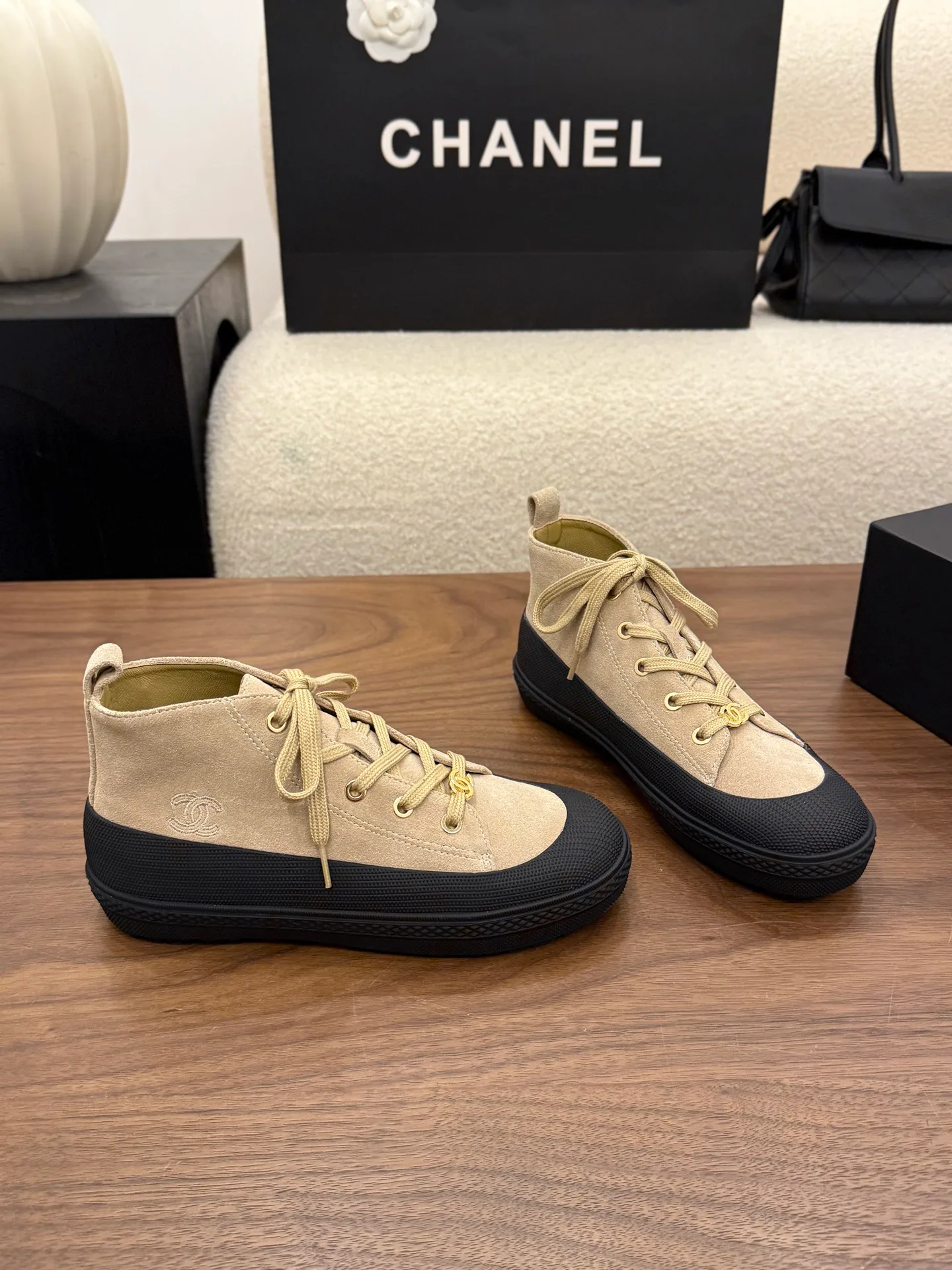 Women's Sneakers CHANEL 18223592