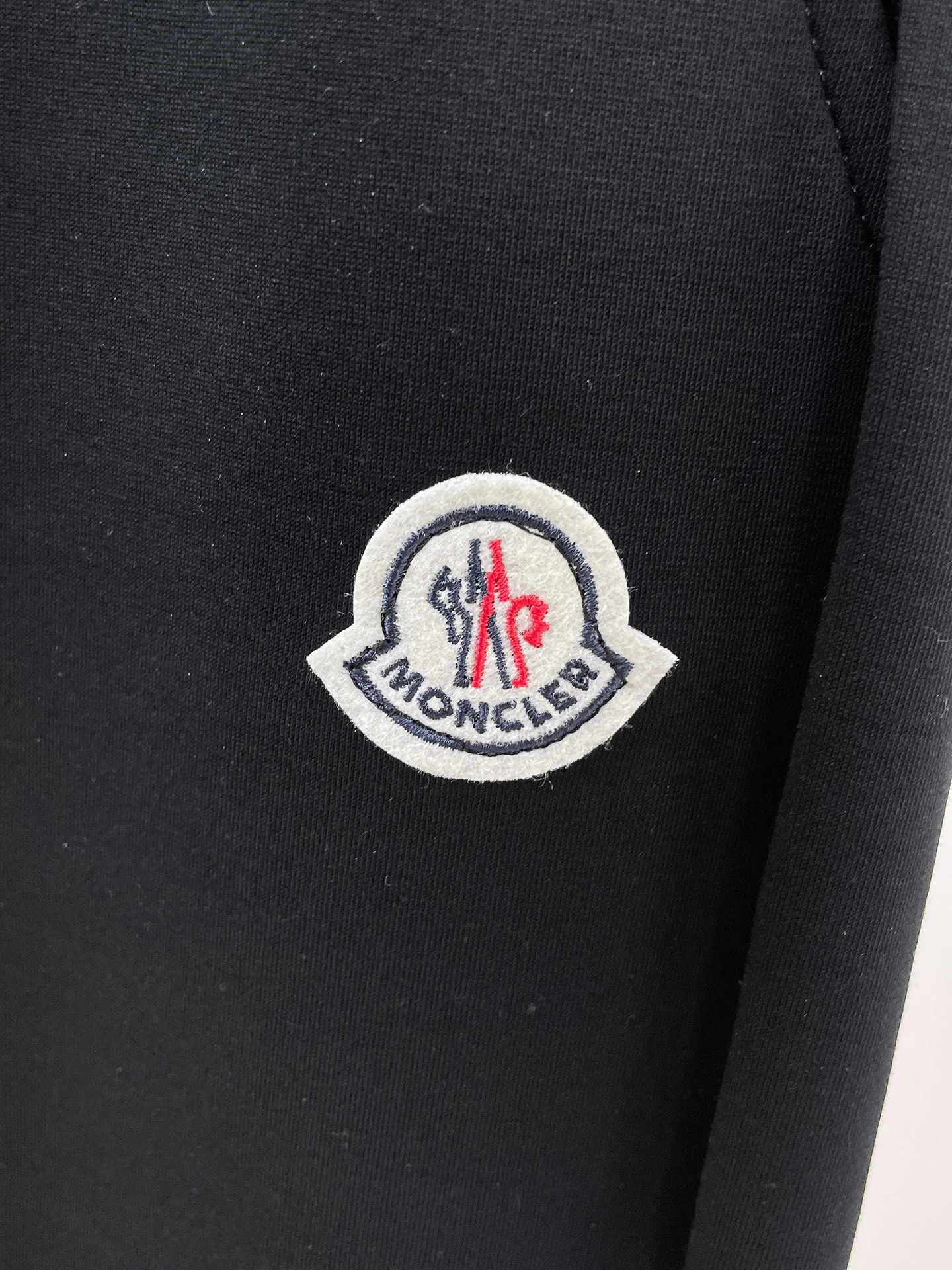 Men's Trousers MONCLER 18399359