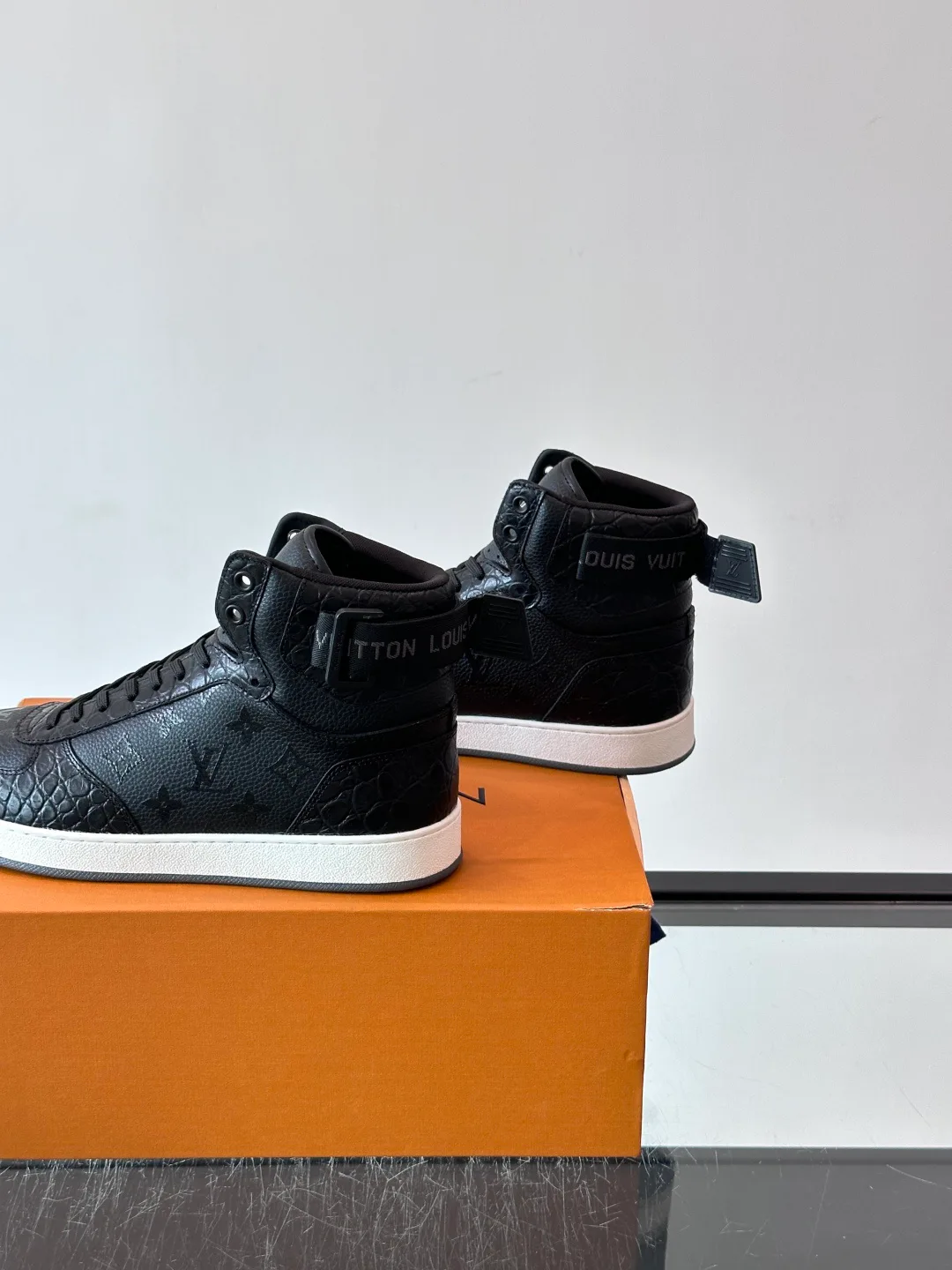 Men's Sneakers LOUIS VUITTON 18400597