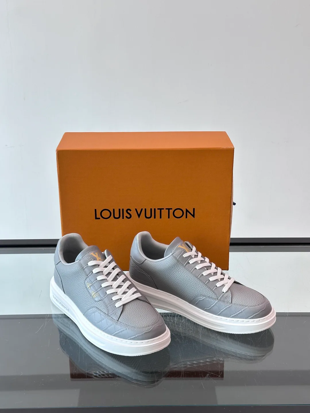 Women's Sneakers LOUIS VUITTON 18400576