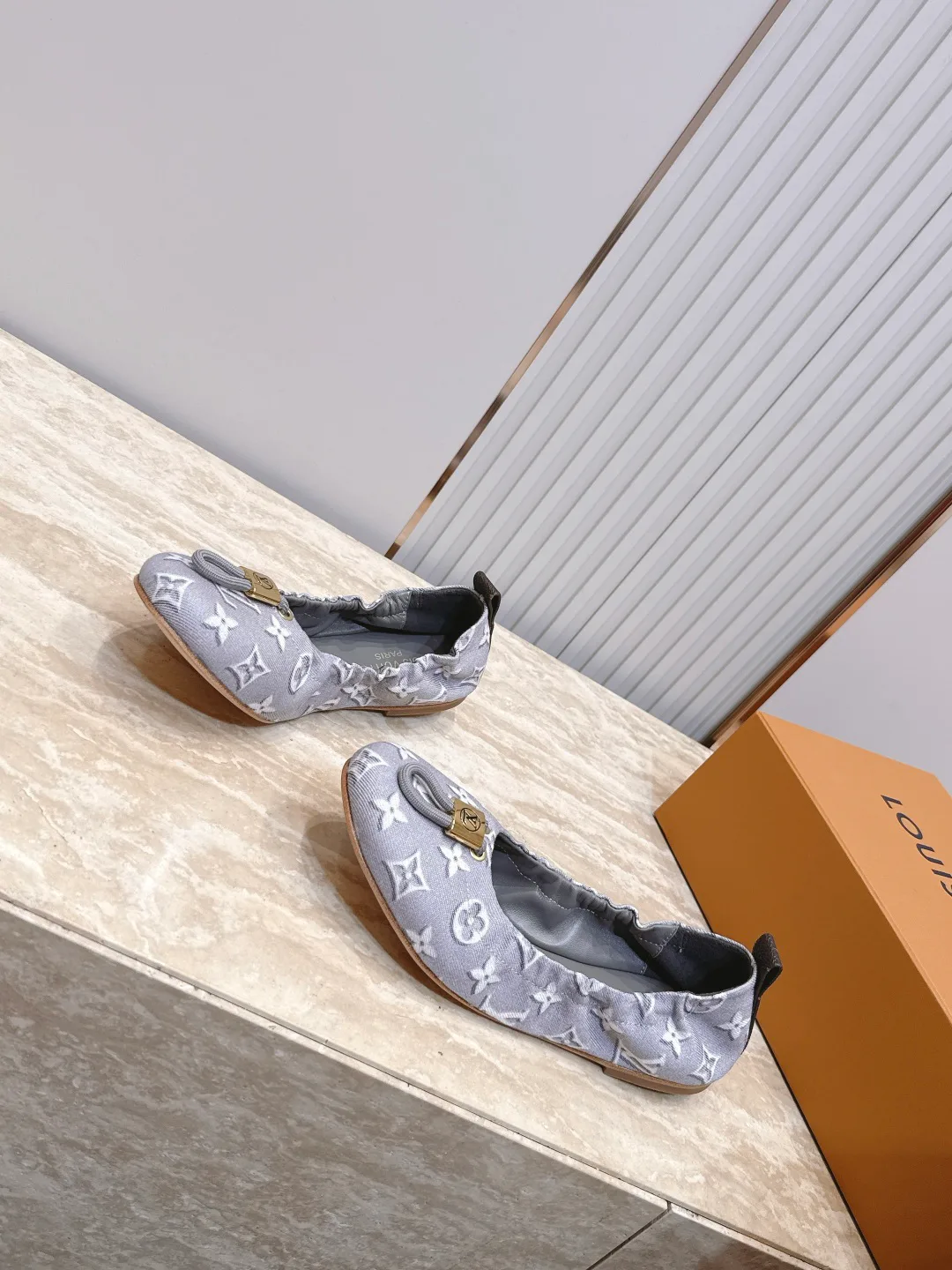 Women's Ballet Flats LOUIS VUITTON 17178357