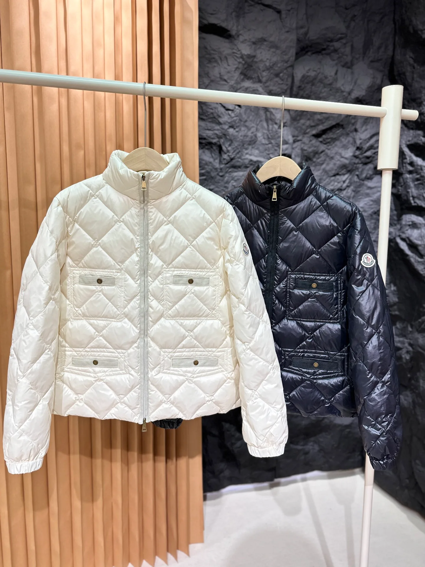 Women's Jackets And Down Jackets MONCLER 17938425