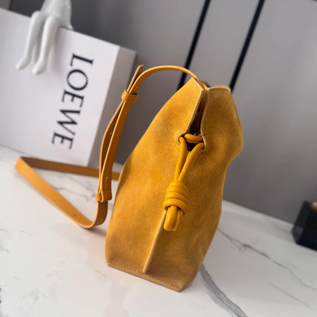 Women's Classic Handbags LOEWE 18383416