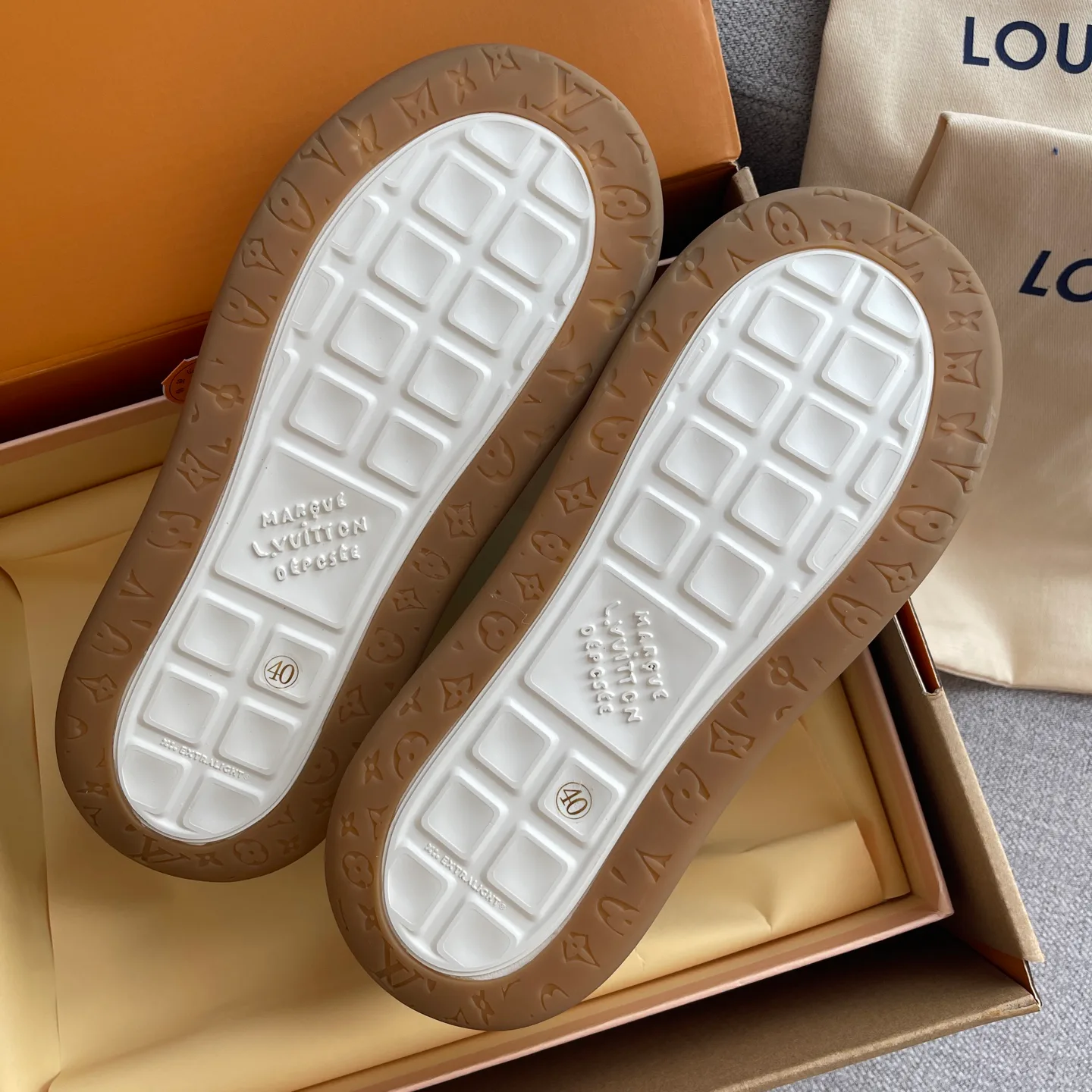 Women's Sneakers LOUIS VUITTON 17511526