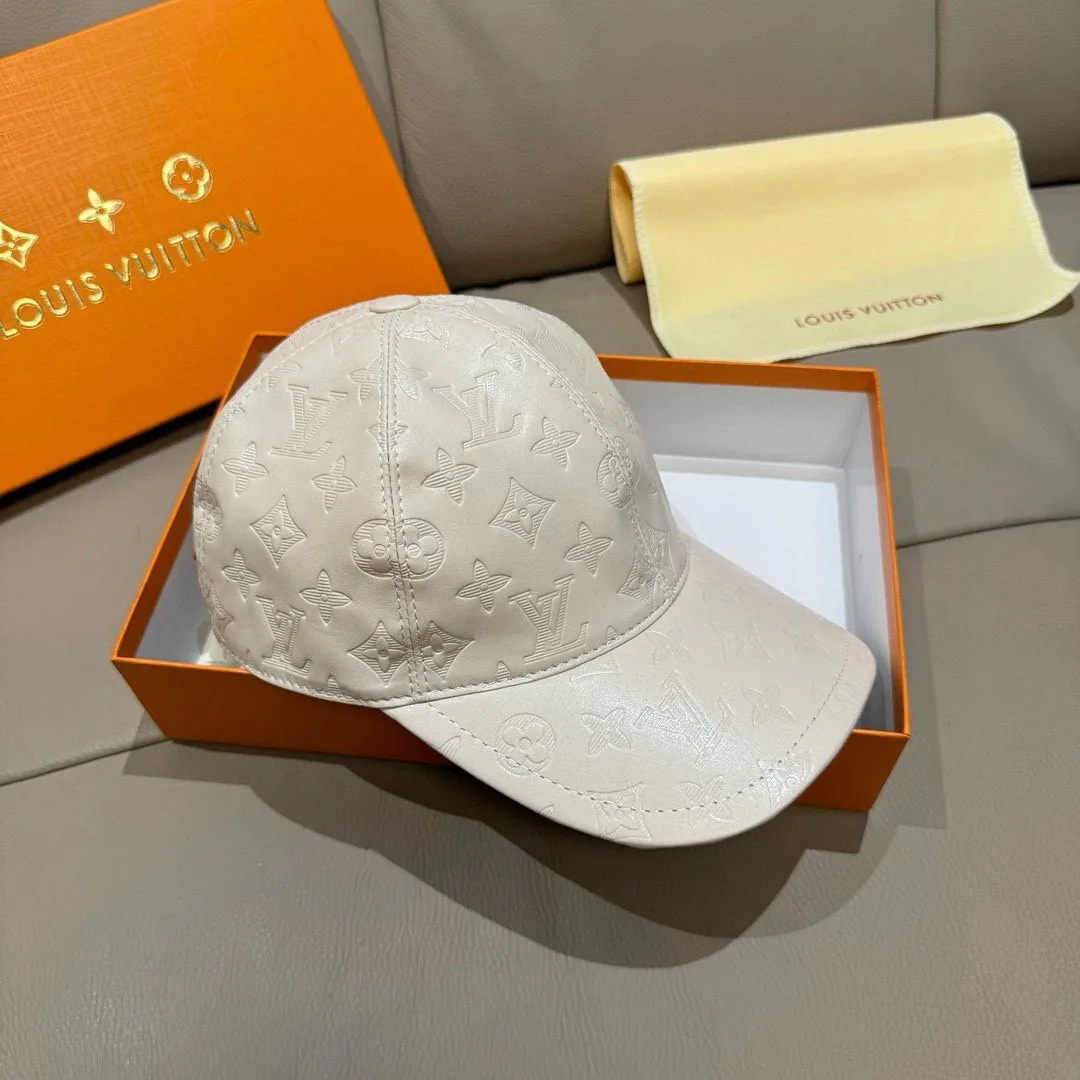 Hats LOUIS VUITTON 18105278