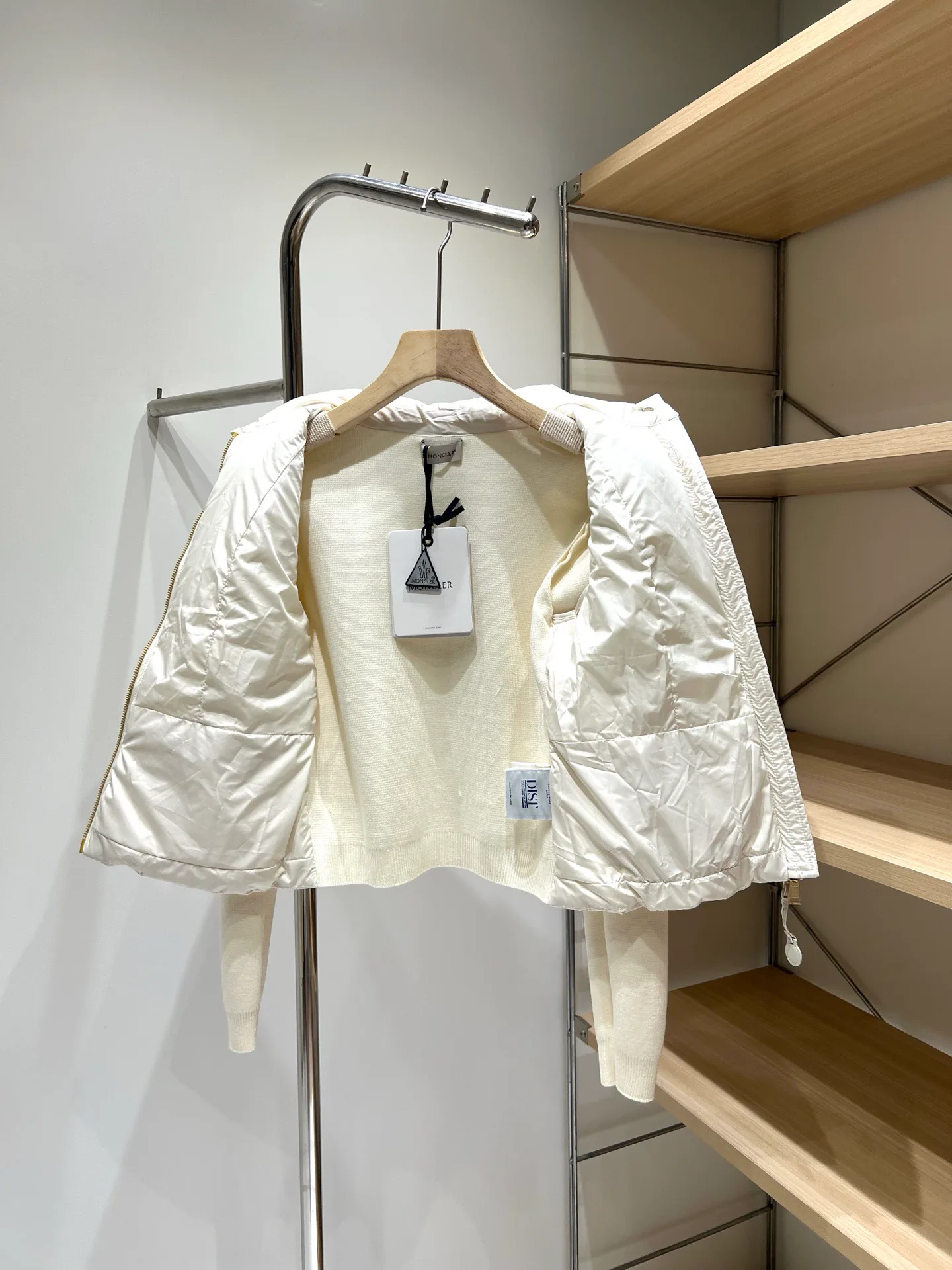 Women's Jackets And Down Jackets MONCLER 18106076