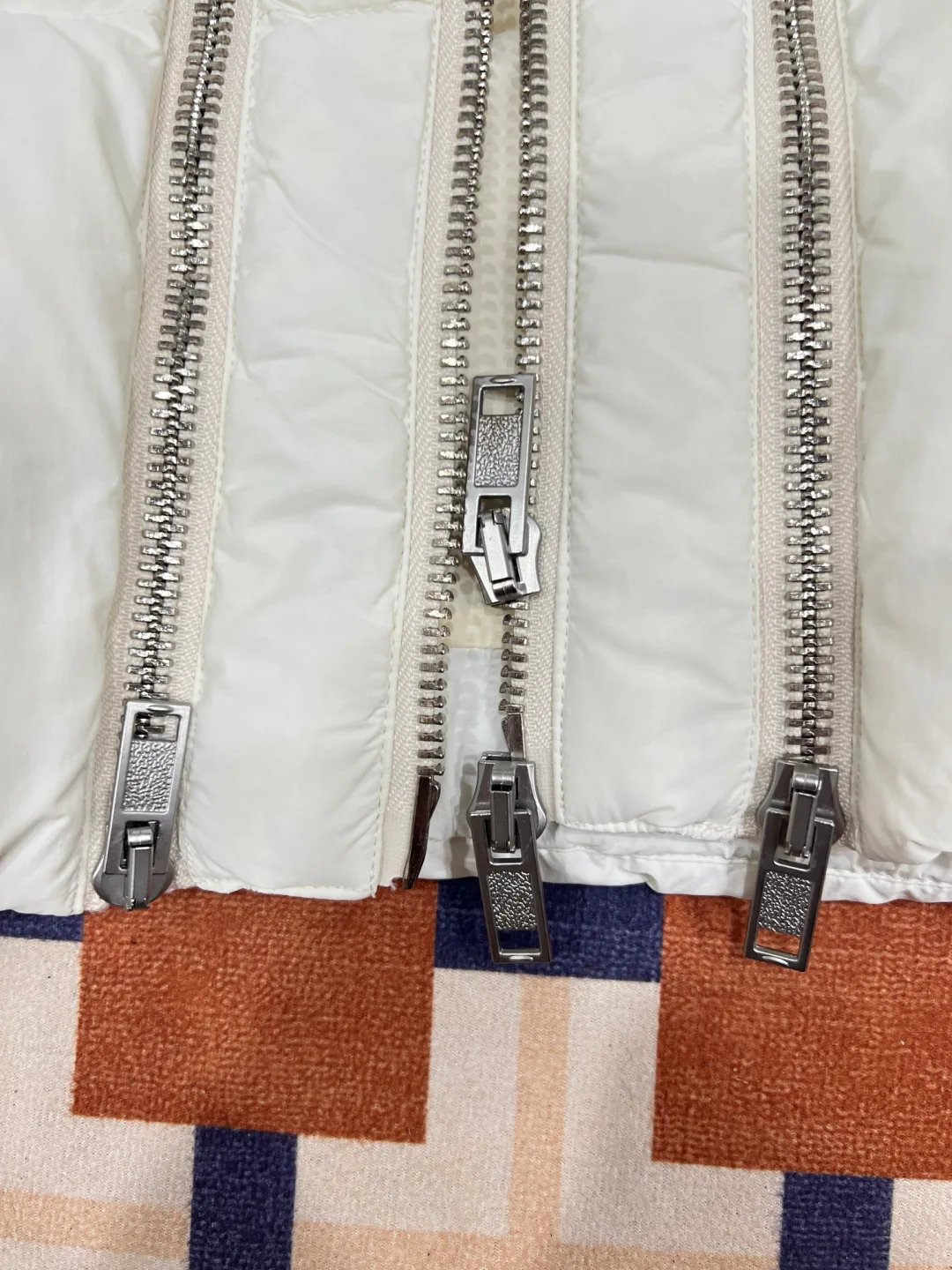 Women's Jackets And Down Jackets MONCLER 18127862