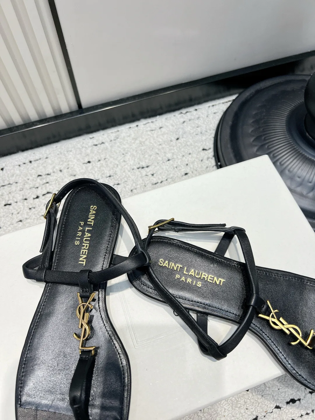 Women's Flip-Flops SAINT LAURENT 17578042