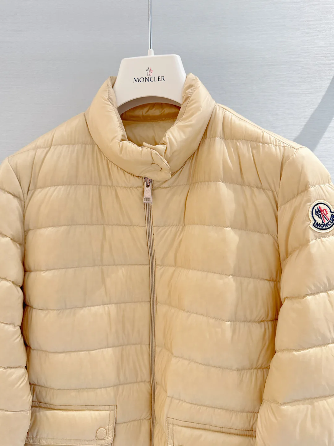 Women's Jackets And Down Jackets MONCLER 18049847
