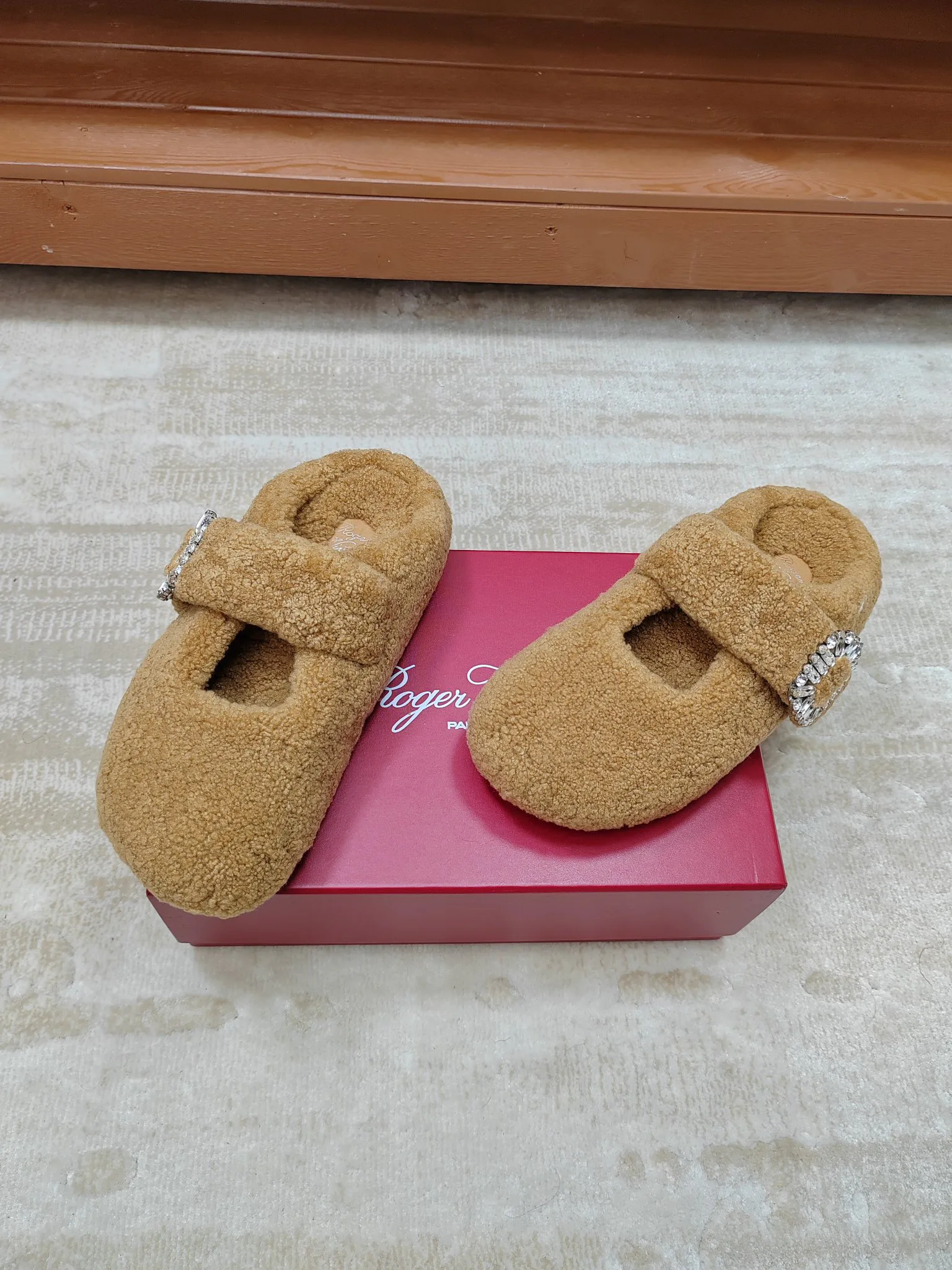 Women's Slippers ROGER VIVIER 17852286