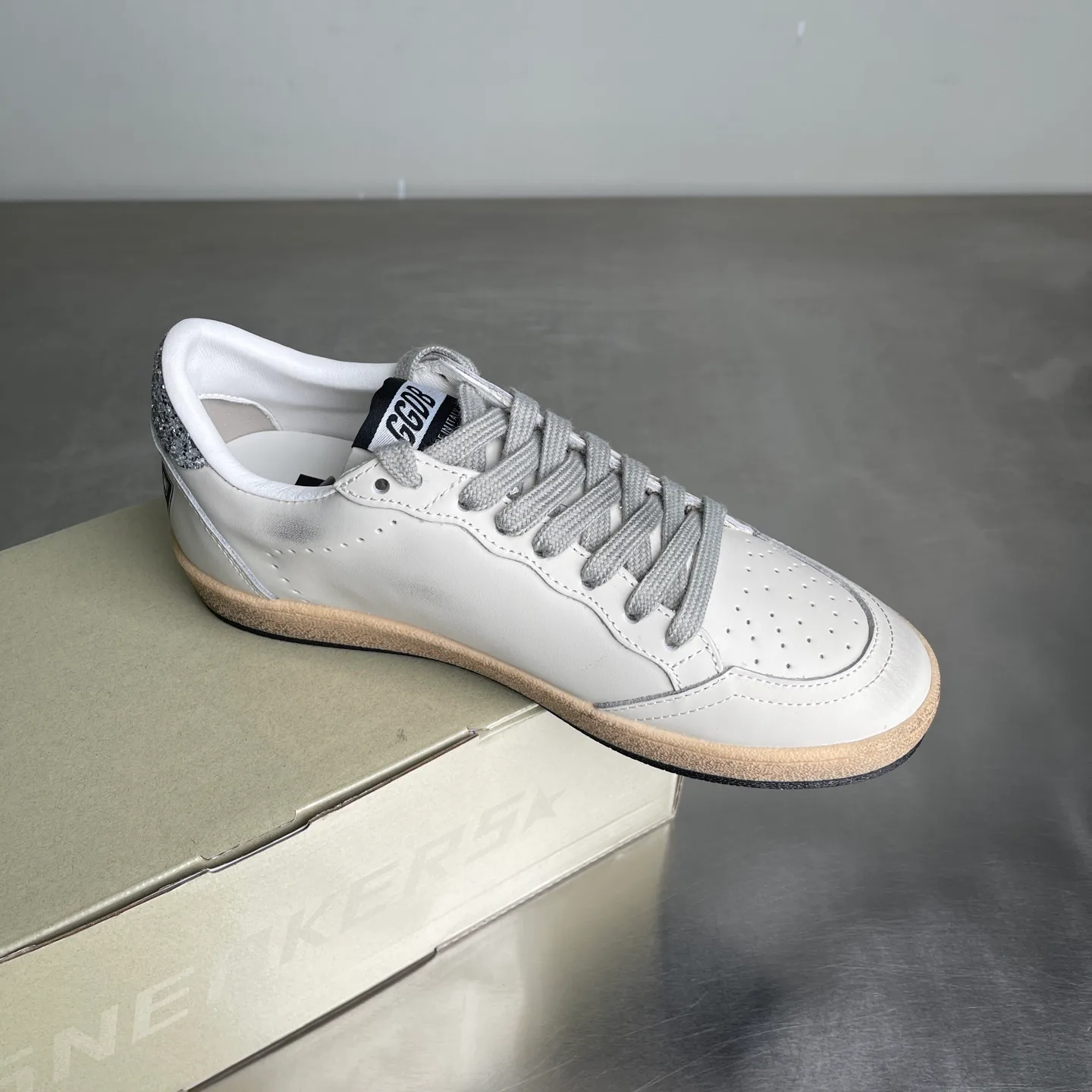 Women's Sneakers GOLDEN GOOSE 18039606