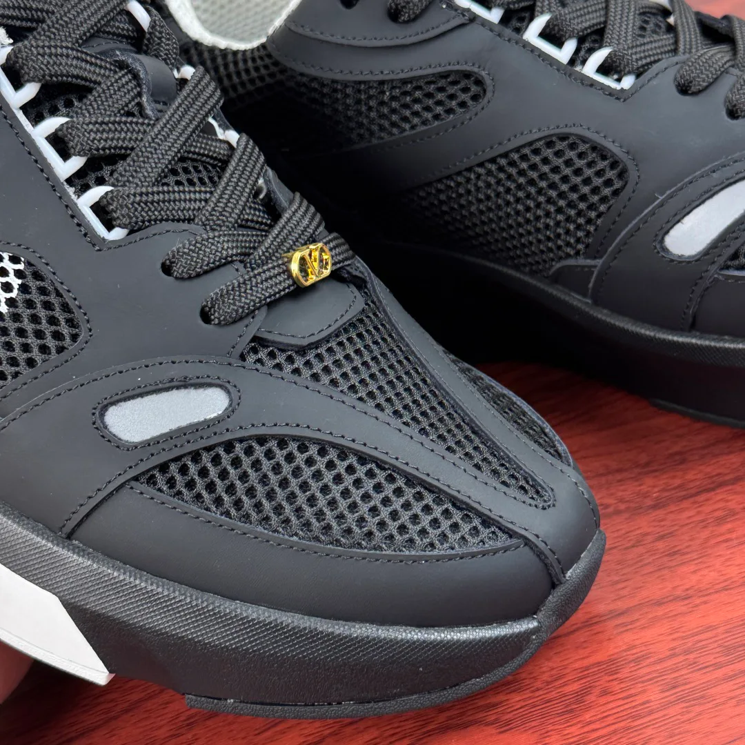 Men's Sneakers VALENTINO 17457773