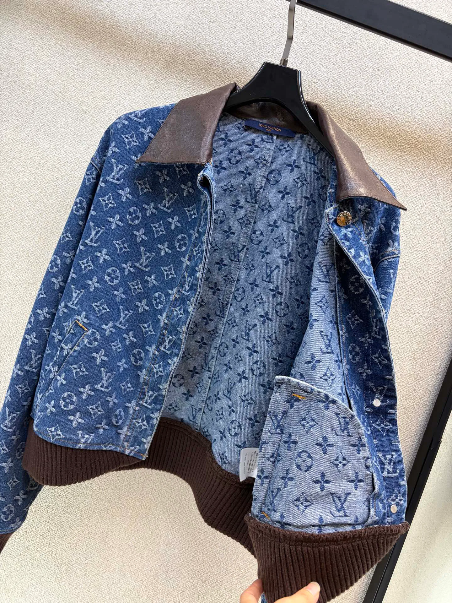 Women's Jackets And Down Jackets LOUIS VUITTON 18506574