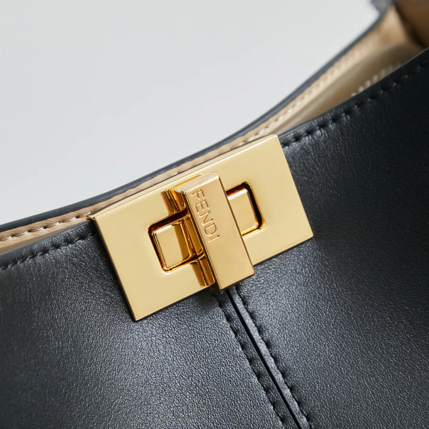 Women's Classic Handbags FENDI 17941561