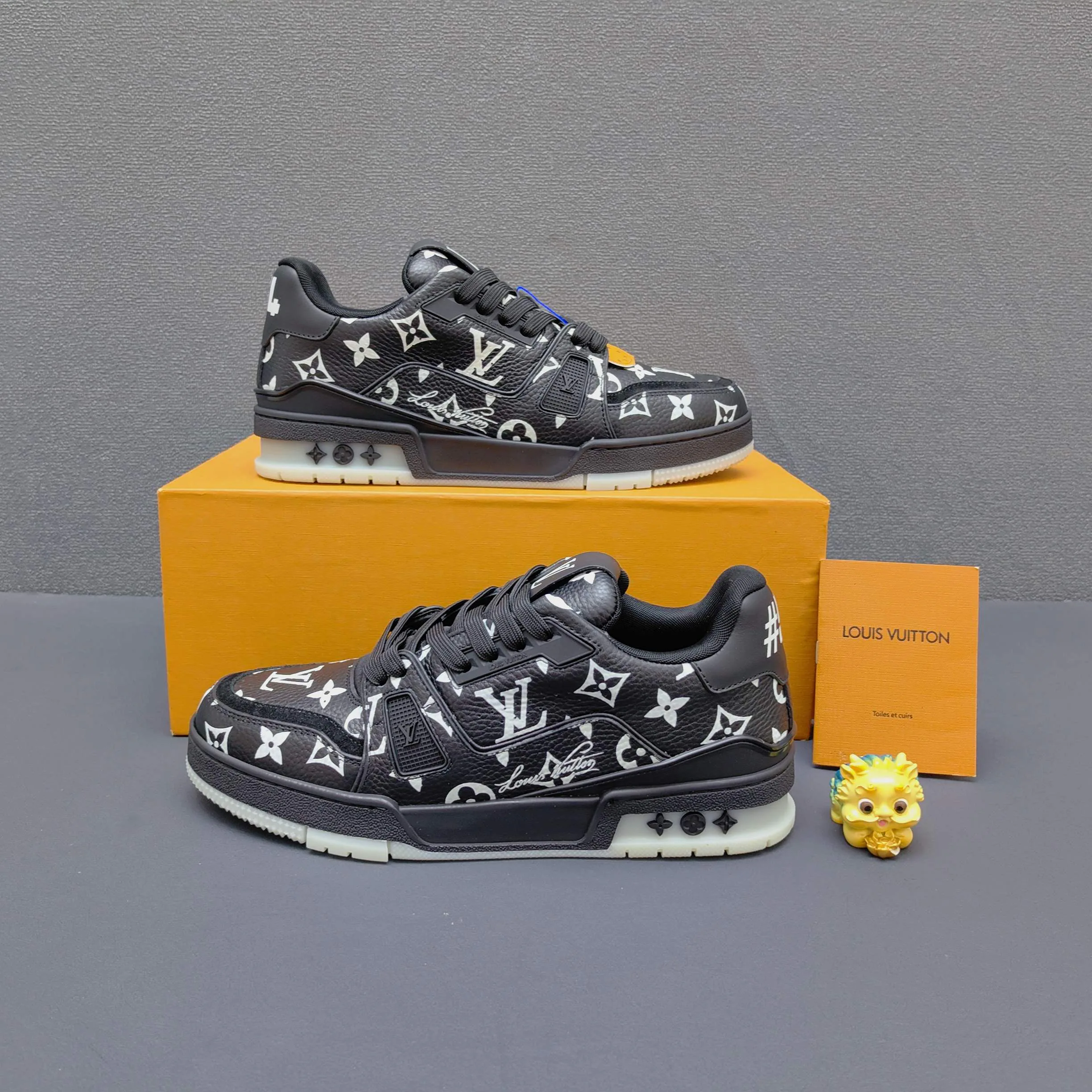 Women's Sneakers LOUIS VUITTON 17725114