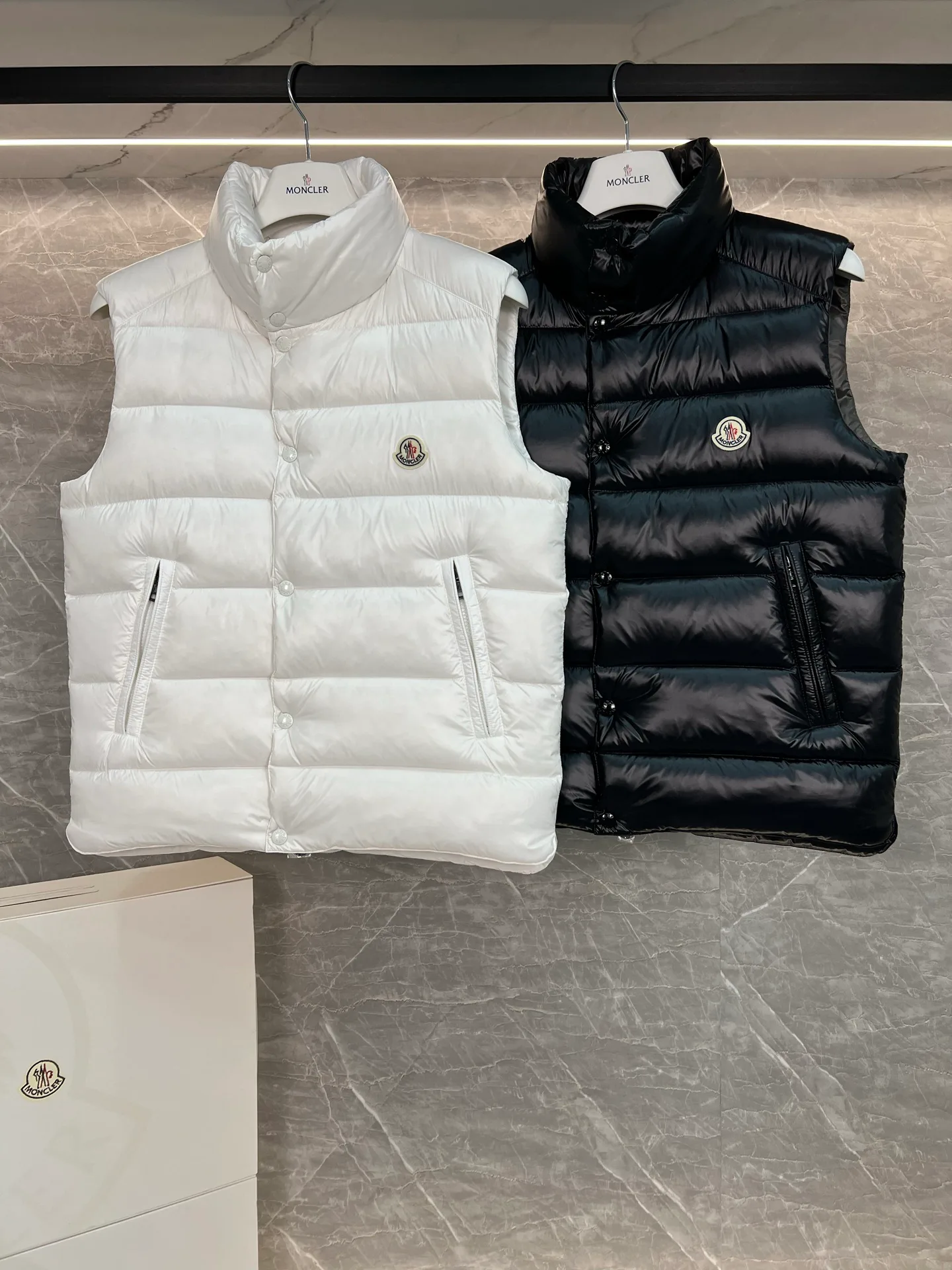 Men's Vests MONCLER 18111355