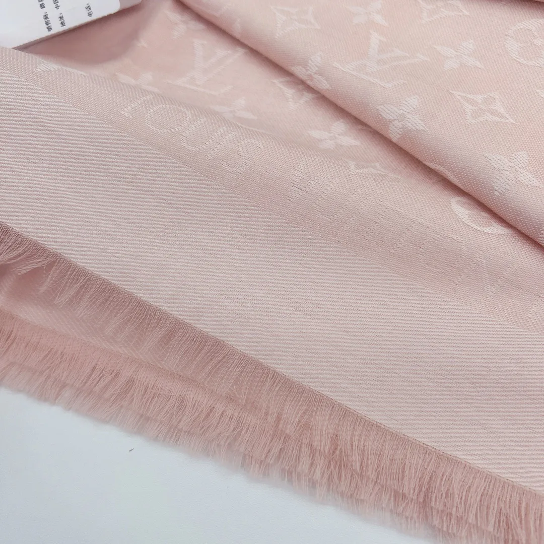Scarves LOUIS VUITTON 18267589