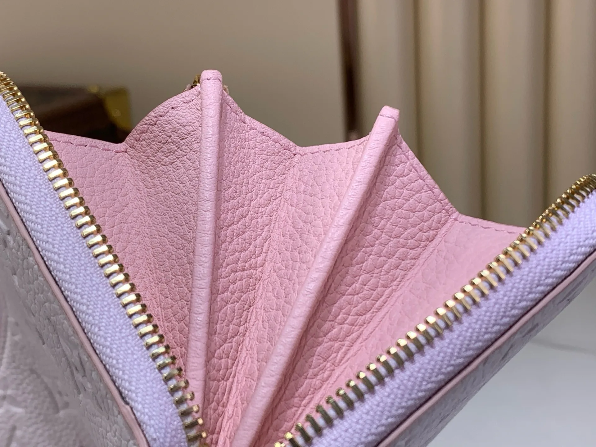 Women's Clutches LOUIS VUITTON 17499379