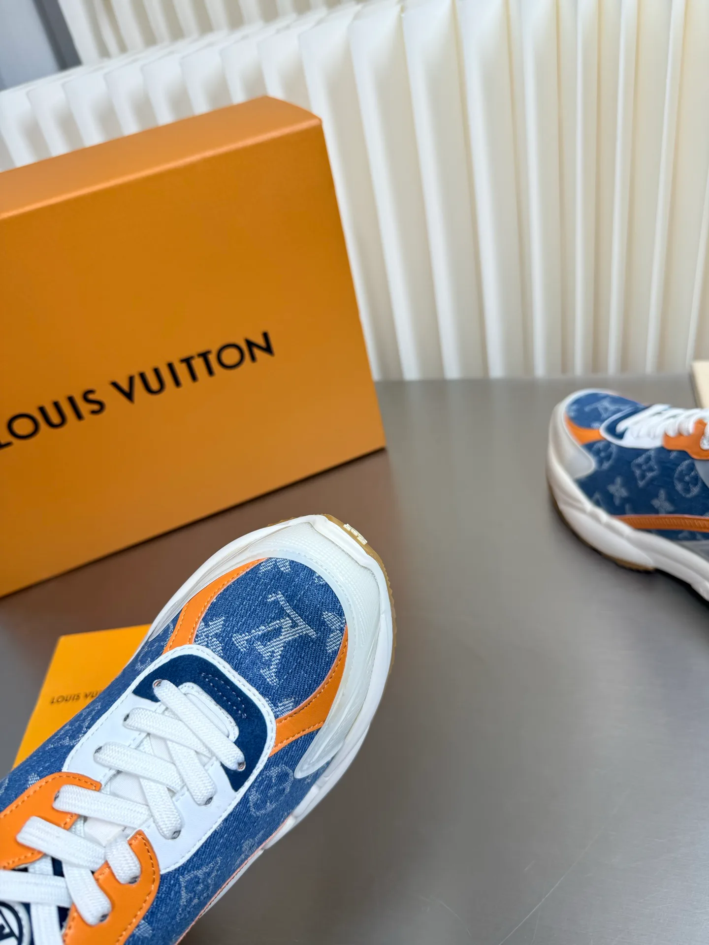 Women's Sneakers LOUIS VUITTON 17873172