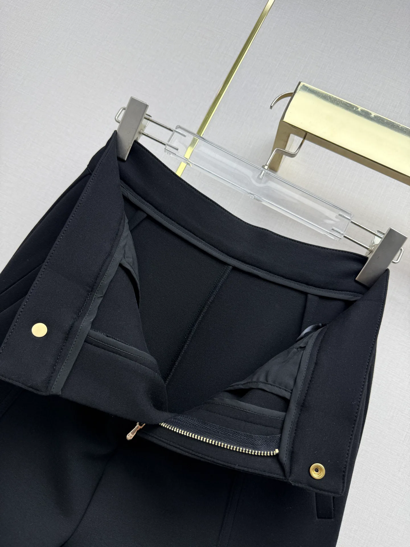 Women's Trousers LOUIS VUITTON 17829223