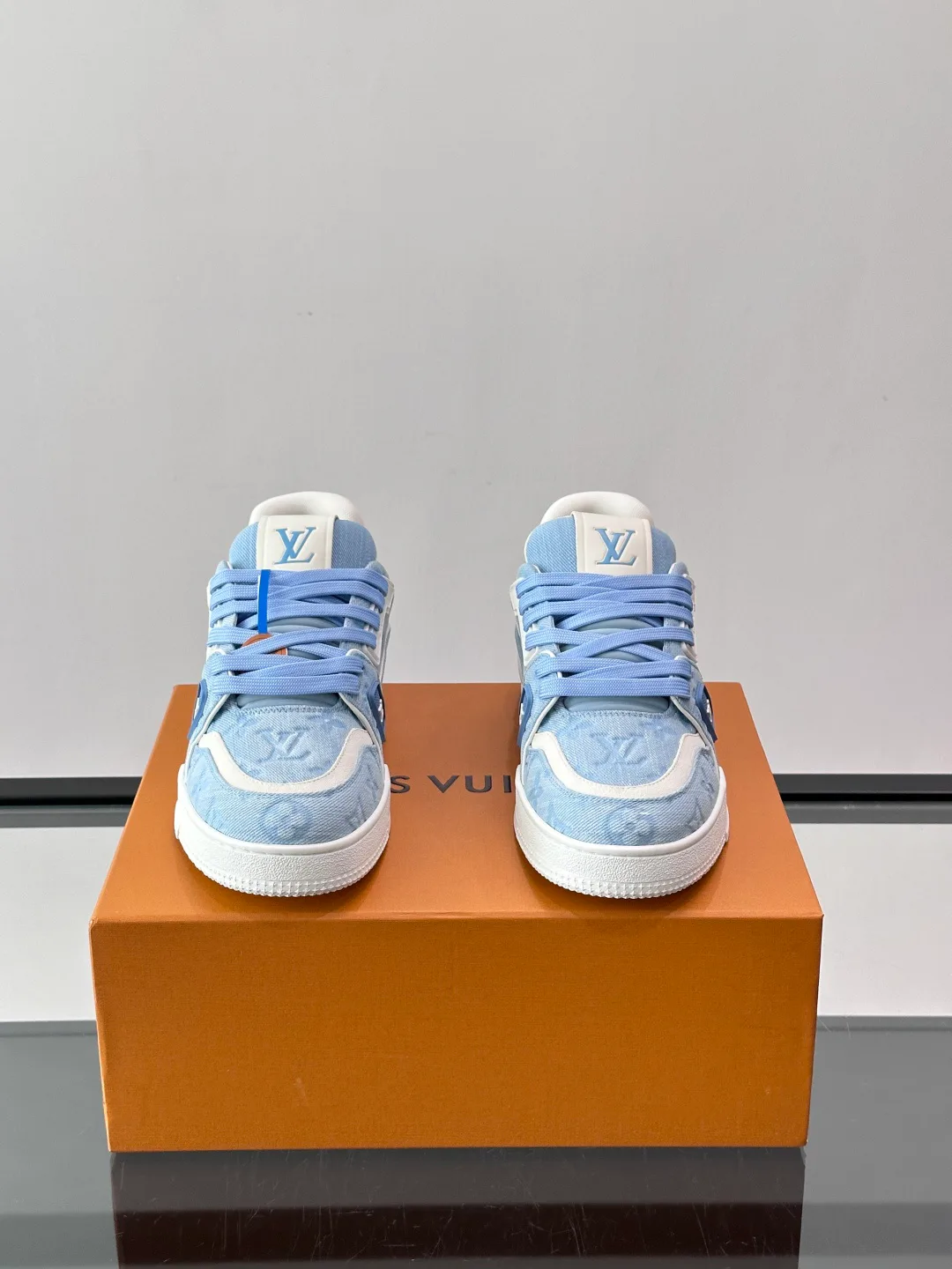 Men's Sneakers LOUIS VUITTON 18142182