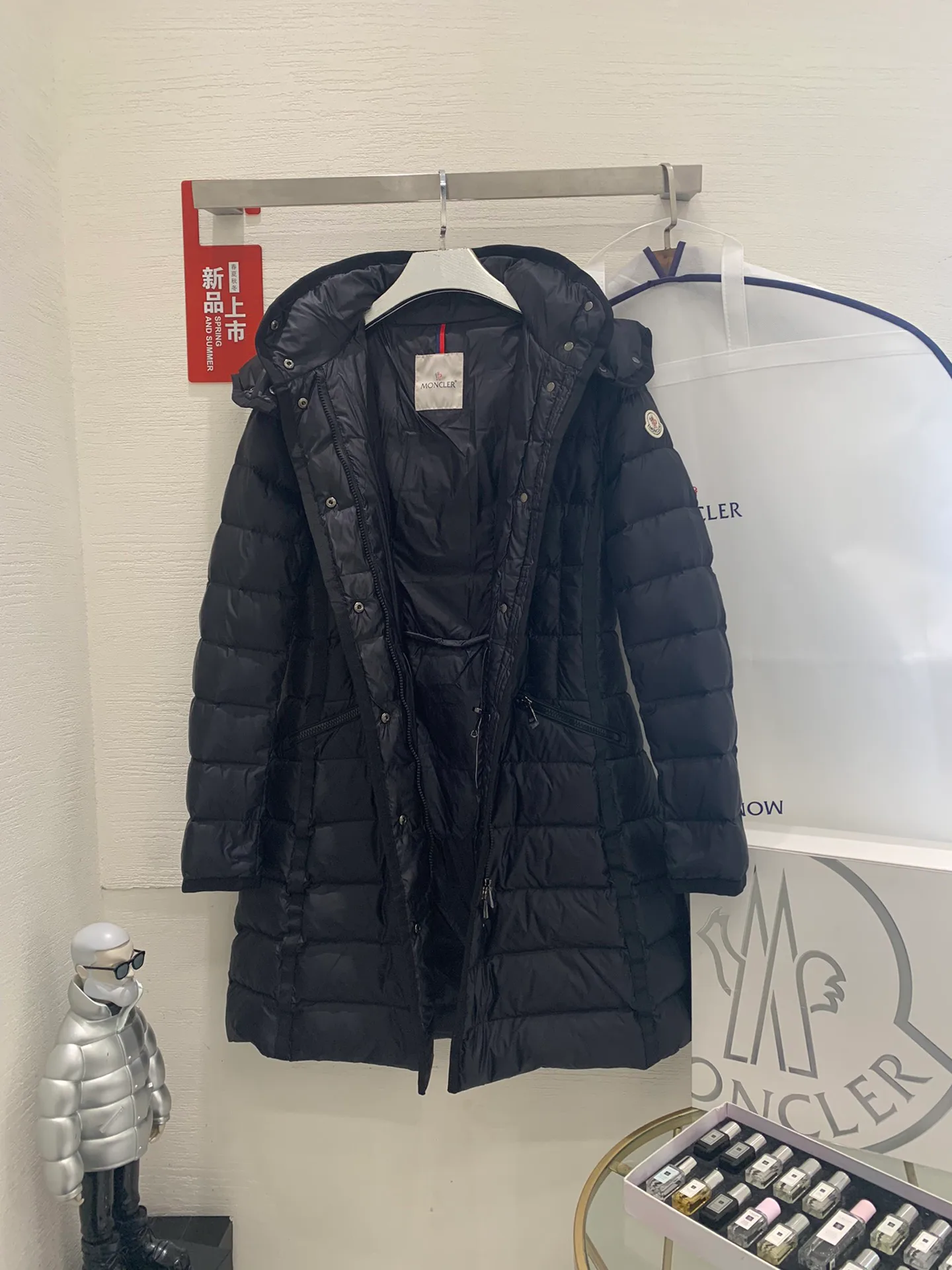 Women's Jackets And Down Jackets MONCLER 17913968