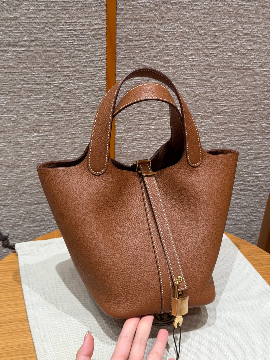 Women's Classic Handbags HERMES 17941972