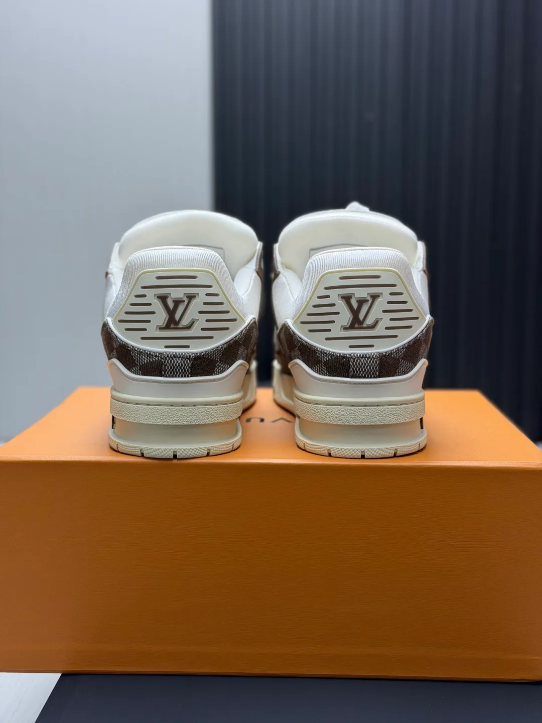 Women's Sneakers LOUIS VUITTON 17865121