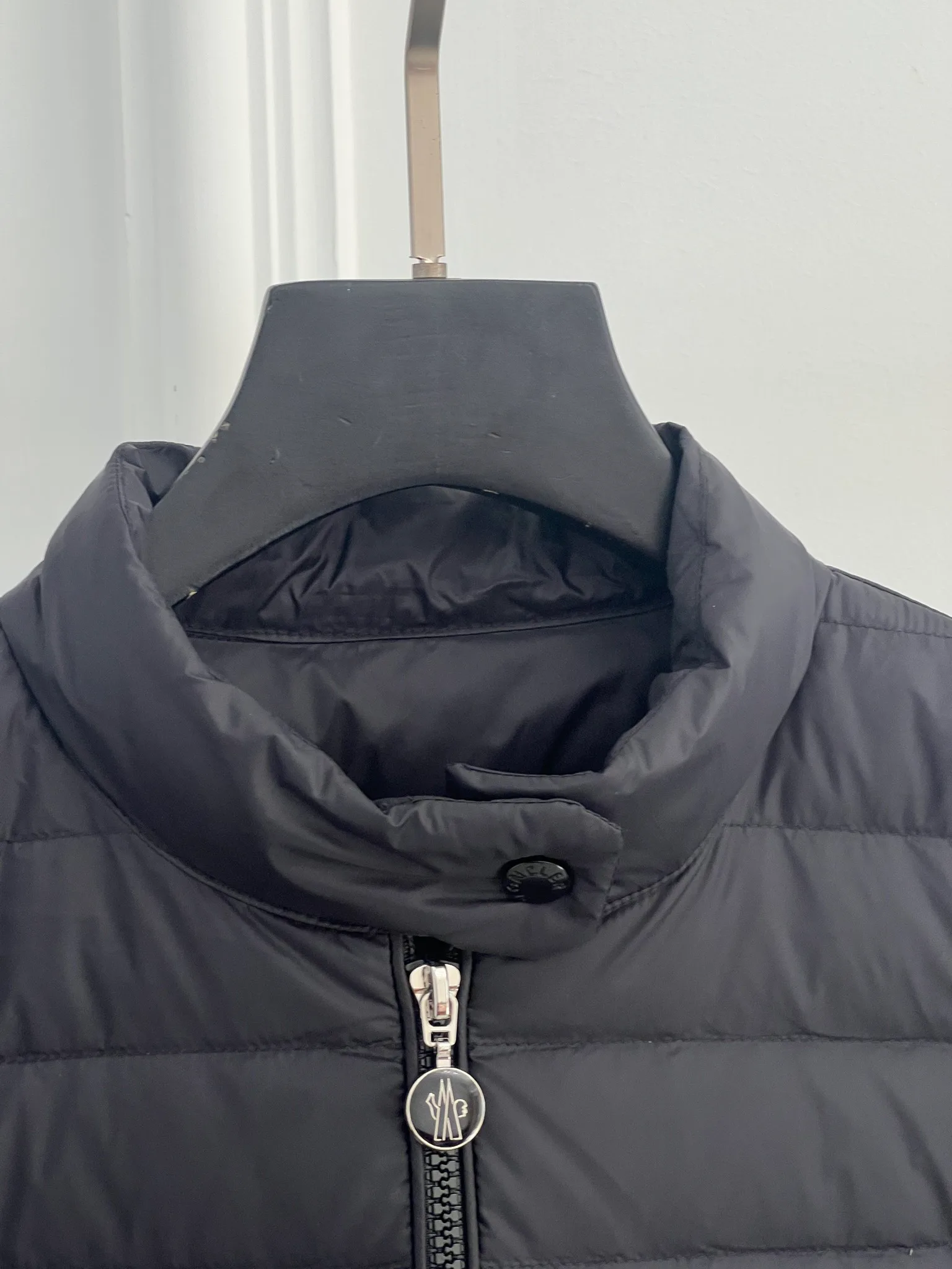 Women's Jackets And Down Jackets MONCLER 18416160