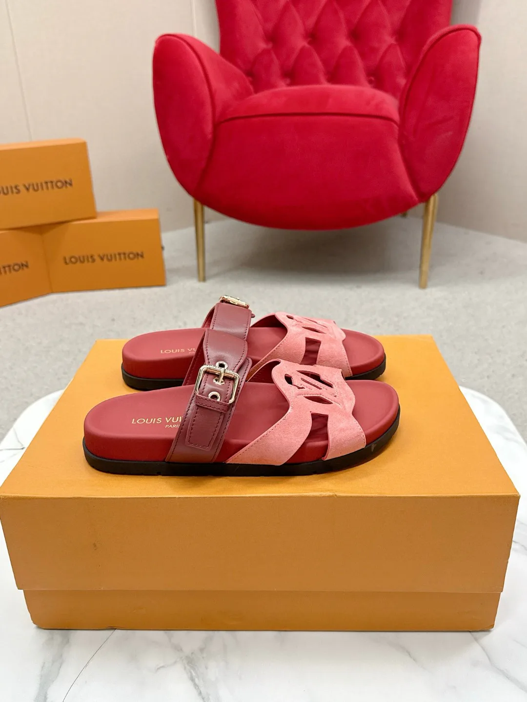 Women's Flip-Flops LOUIS VUITTON 18235702