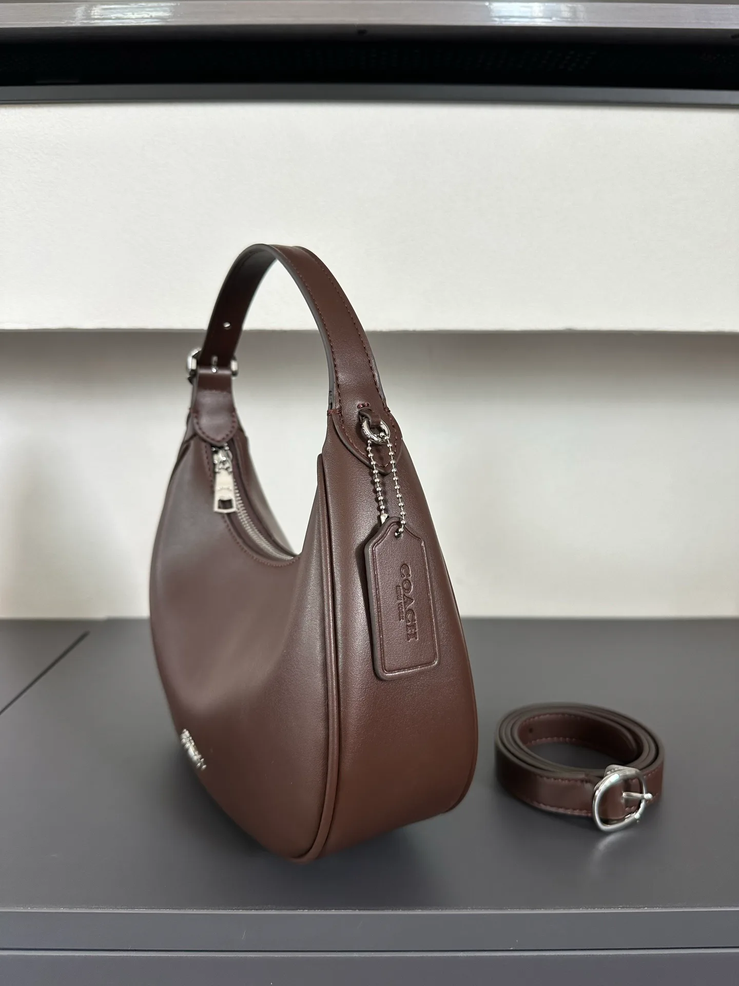 Women's Classic Handbags COACH 17960979