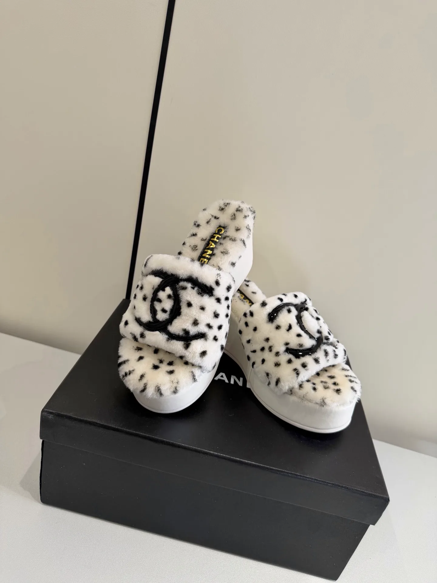 Women's Slippers CHANEL 18268444