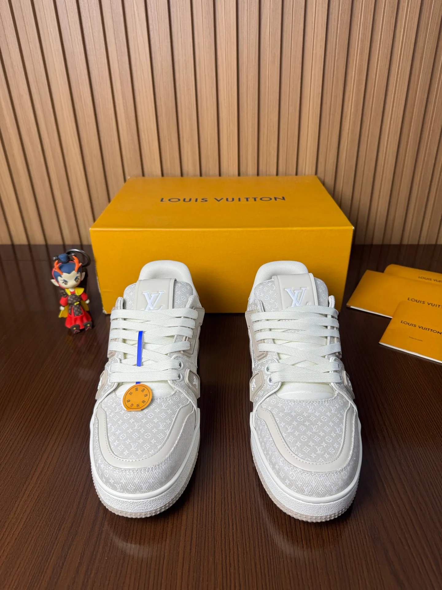 Women's Sneakers LOUIS VUITTON 18467452