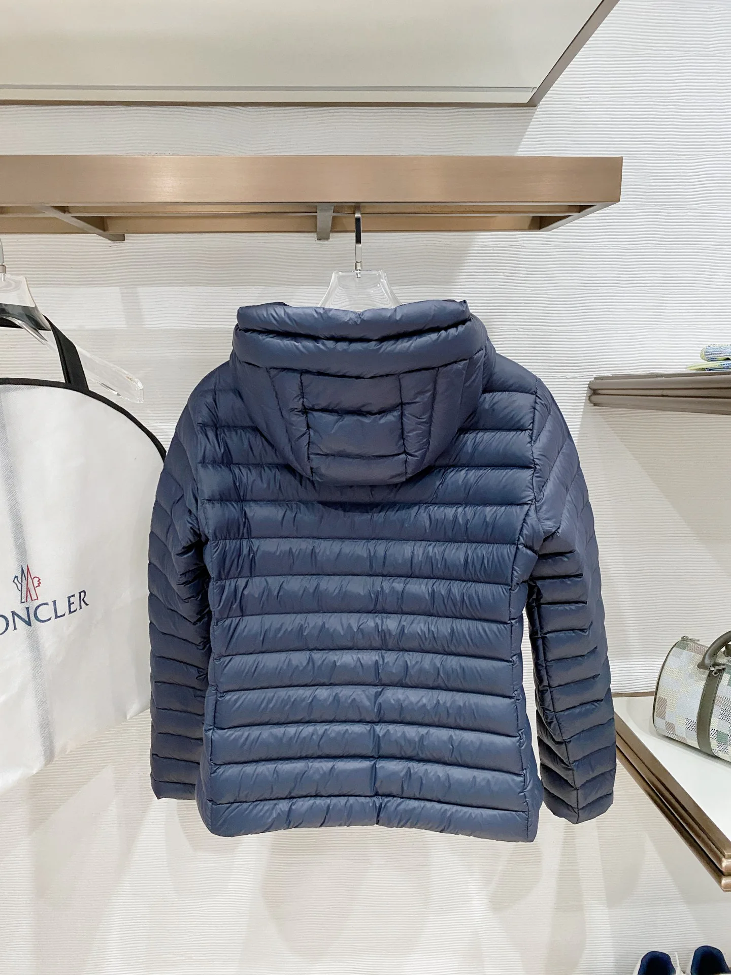 Women's Jackets And Down Jackets MONCLER 17632182