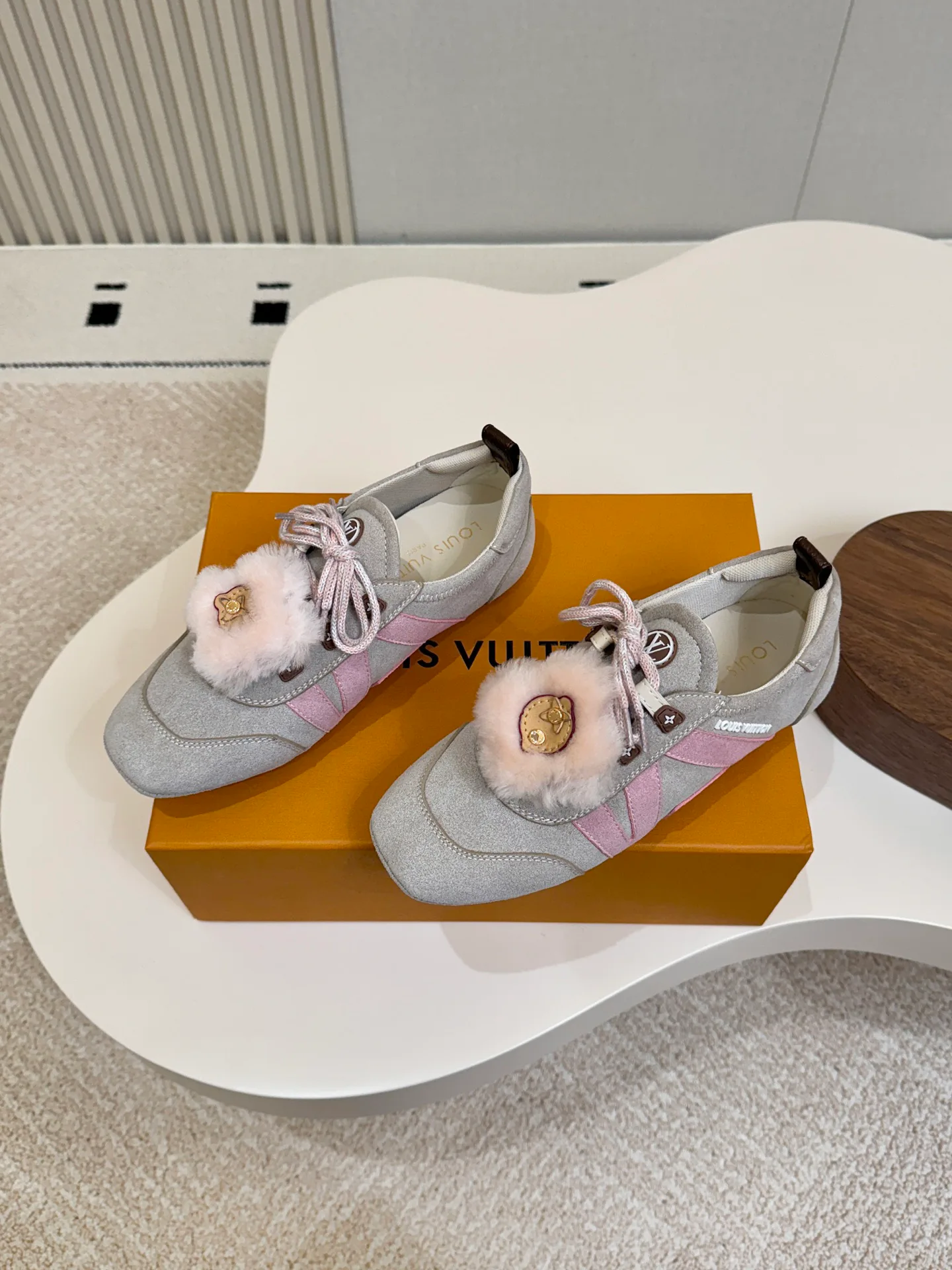 Women's Sneakers LOUIS VUITTON 17827658