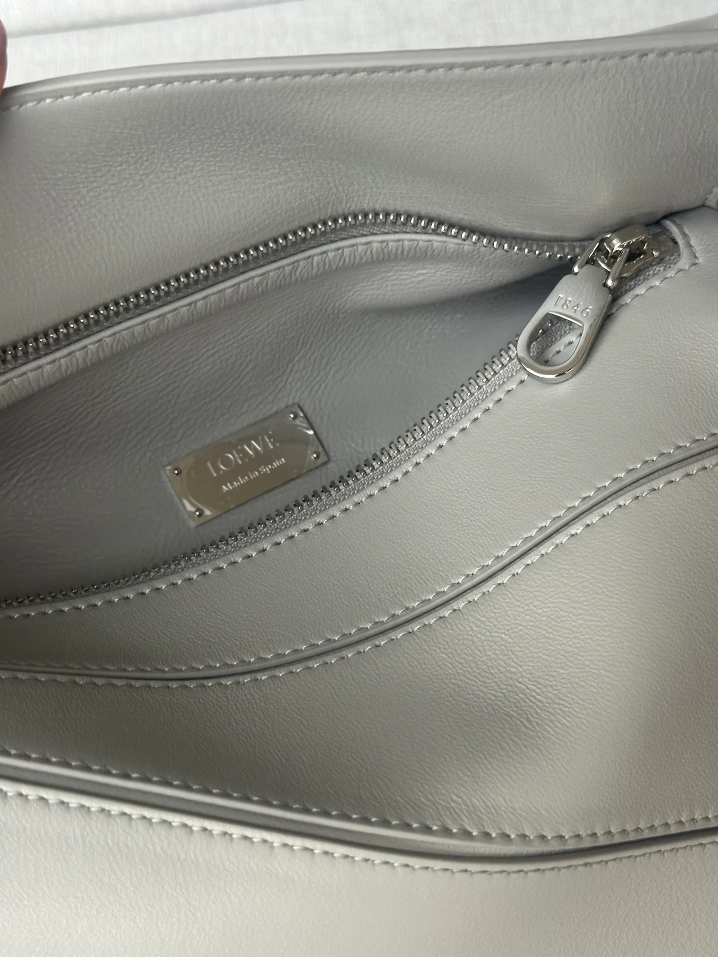 Women's Classic Handbags LOEWE 18434824